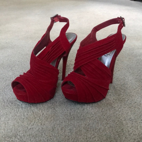 Red Deb Heel! Size 8! - Picture 1 of 6